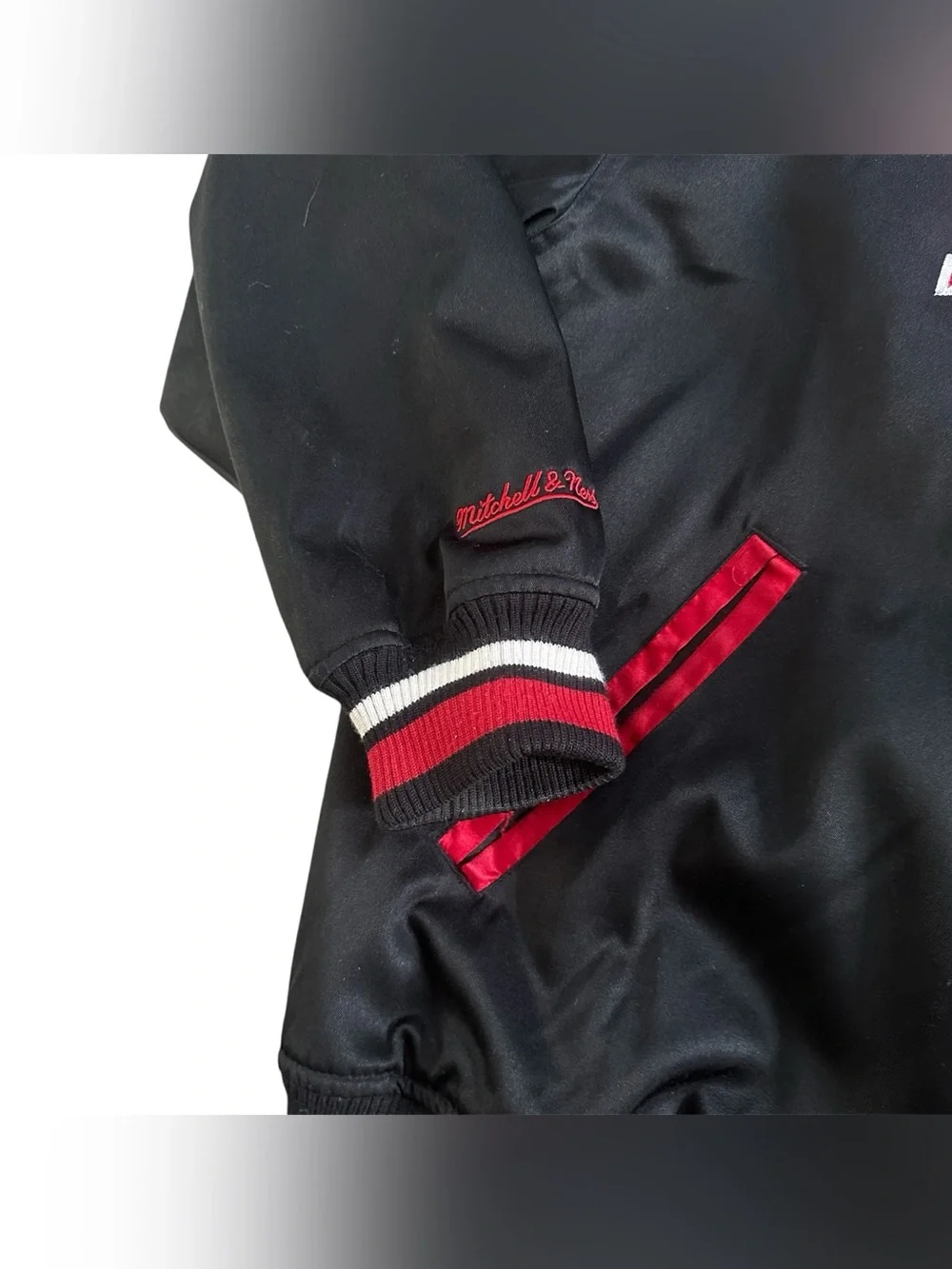 Mitchell & Ness Hardwood Classics Chicago Bulls NBA Satin Jacket Men’s 2XL